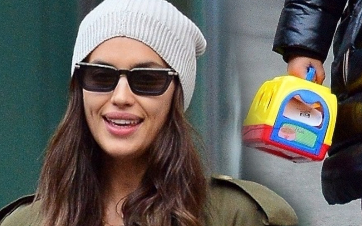 Irina na spacerze z córką. 2-letnia Lea ma kurteczkę, o którą każdy dorosły zabiega