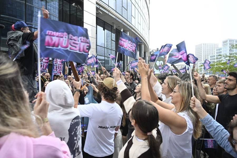 Kulisy wielkiego castingu do “Must Be The Music”! Maciej Rock przywitał TŁUMY nowych artystów