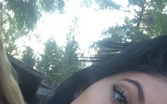 Fani śmieją się z toaletowego selfie Kylie Jenner (FOTO)