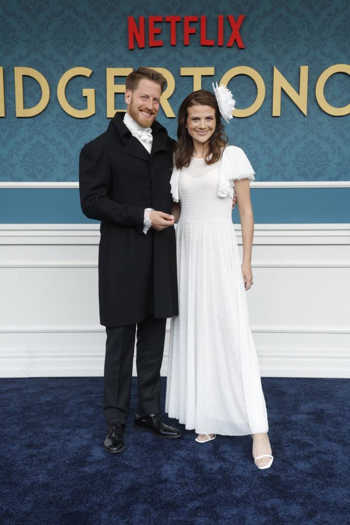 Wysyp celebrytów na polskiej premierze “Bridgertonów”: Marcin Hakiel z Dominiką, Marta Żmuda Trzebiatowska, Edyta Herbuś, Natalia Przybysz..