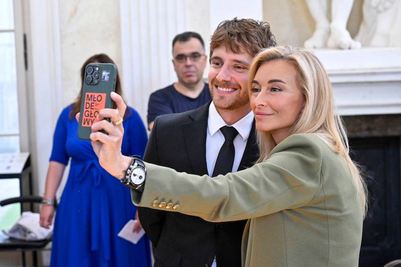 Maciej Musiał i Martyna Wojciechowska zostali dziś ODZNACZENI. Doceniono ich za pomoc dla kraju