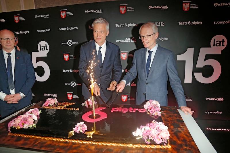 15. urodziny Teatru 6. piętro. Wojewódzki mknie za kulisy, Kurdej-Szatan świętuje uniewinnienie ws. Straży Granicznej