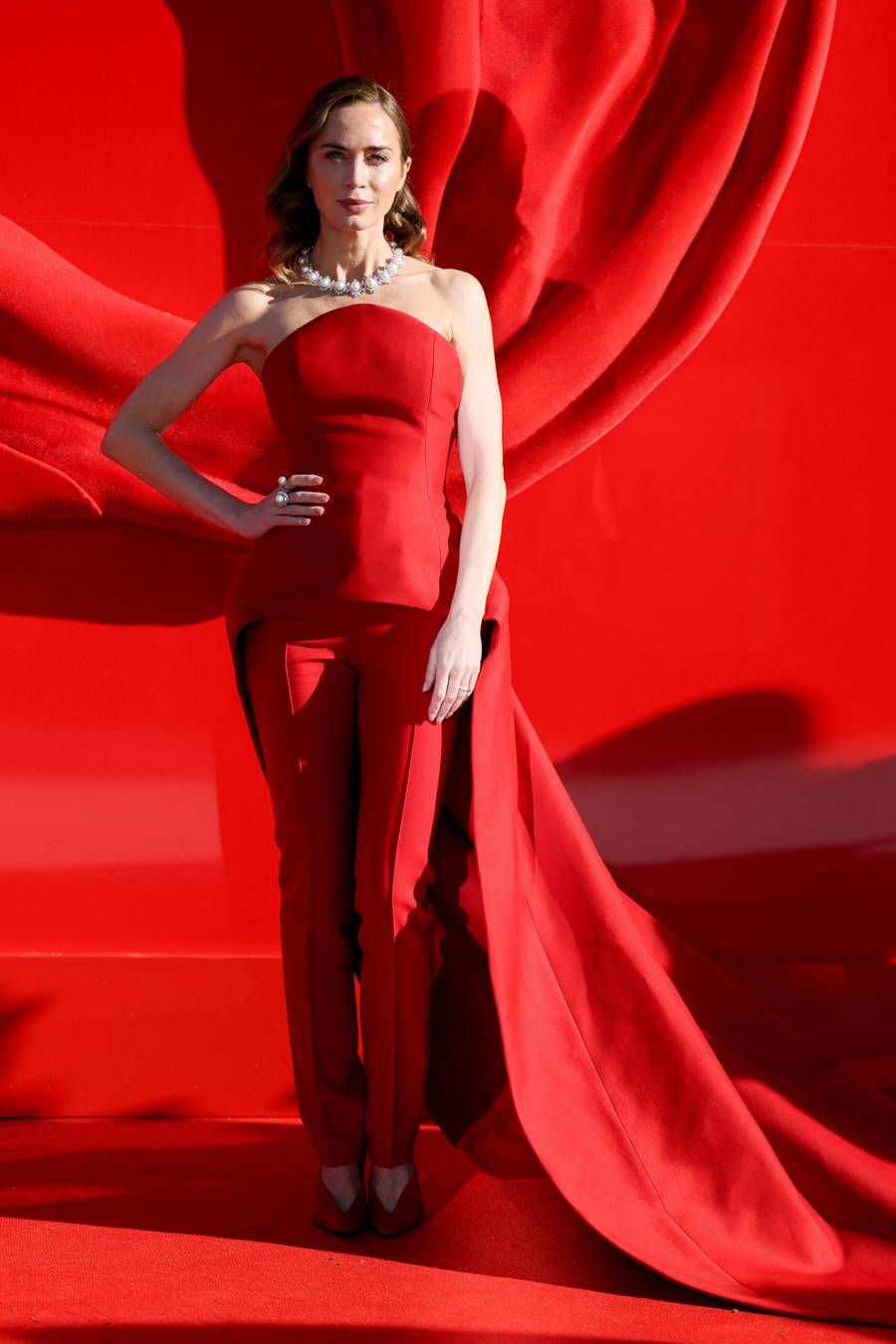 Anne Hathaway przyciągnęła wszystkie spojrzenia. Gwiazdy na premierze “Diabeł ubiera się u Prady 2”