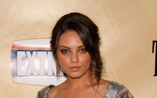 Mila Kunis – większa gwiazda, niż jej chłopak? (FOTO)