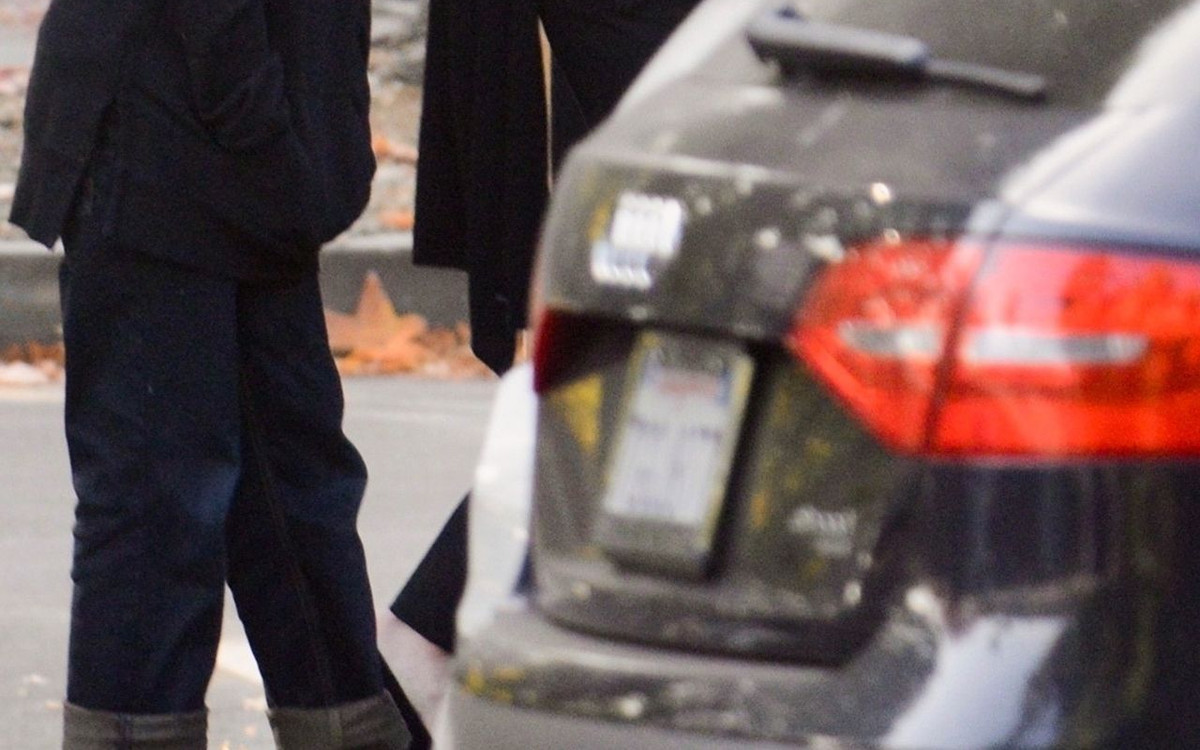 Uśmiechnięta Angelina Jolie z dziećmi