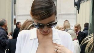 Znana modelka pokazała piersi (FOTO)