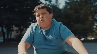 Zagrał Waldusia w “Za duży na bajki”. Nie poznacie go. Tak bardzo się zmienił