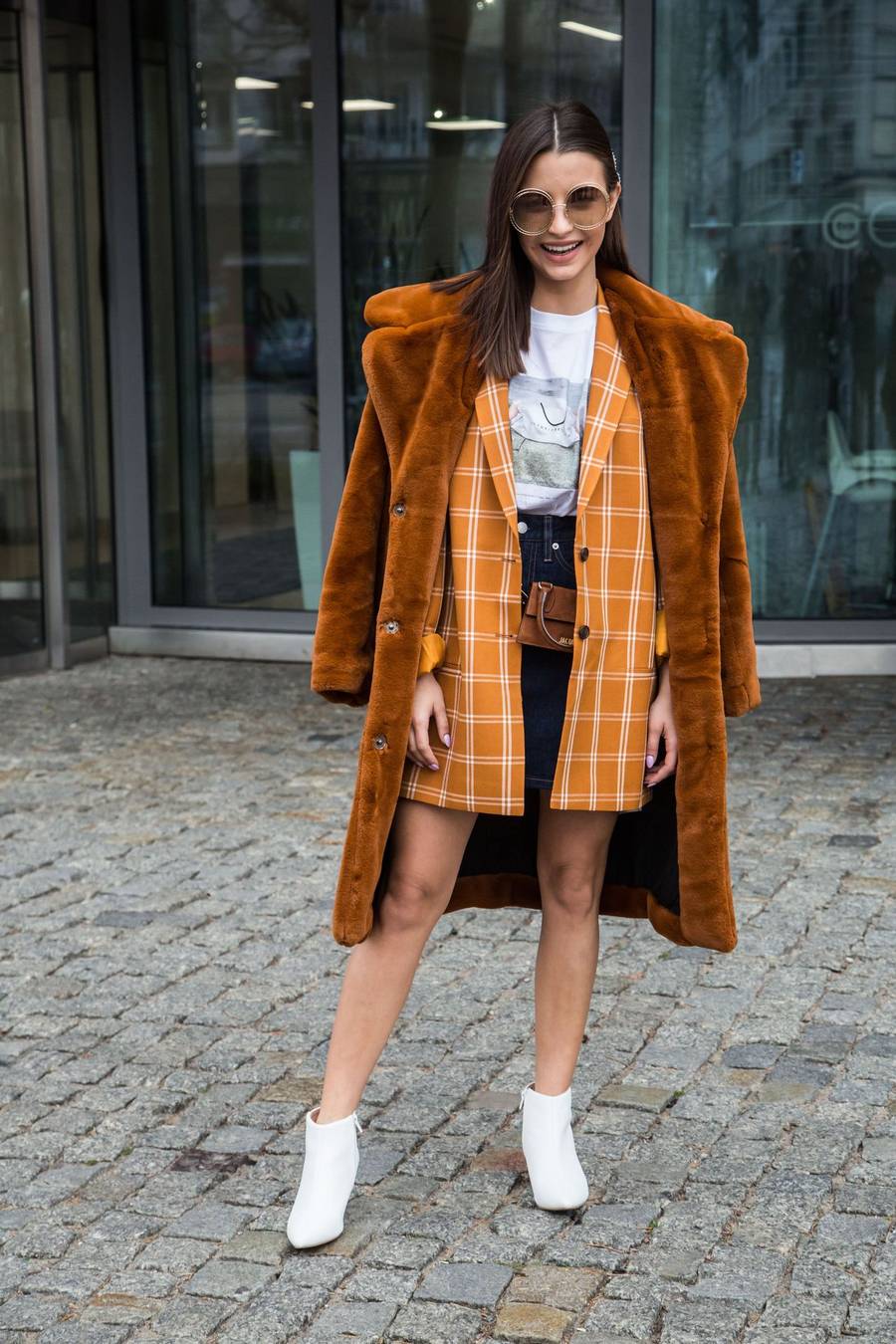 BIAŁE KOZACZKI – trend jesieni 2018: Tak go noszą GWIAZDY