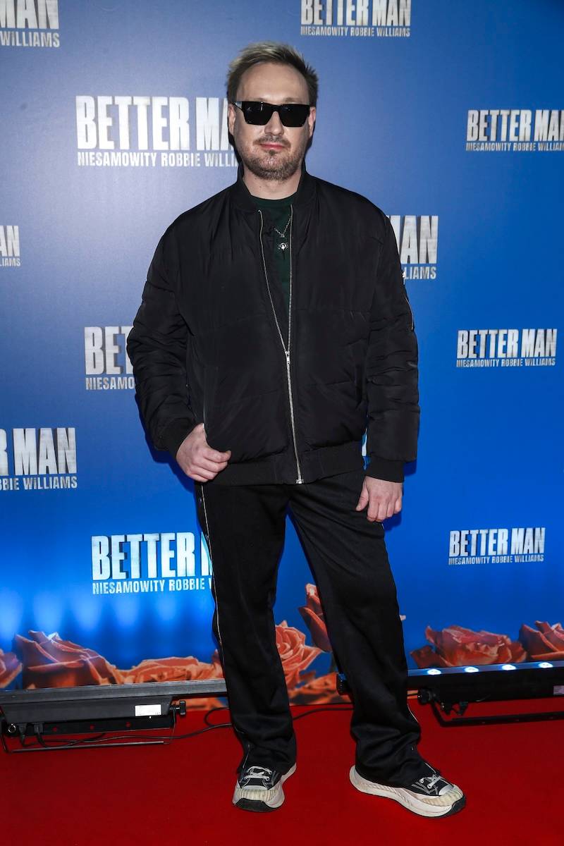 Premiera filmu “Better Man: Niesamowity Robbie Williams”. Jacek Rozenek z młodszą partnerką Marią