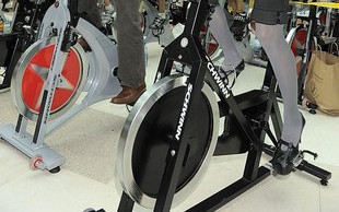 Dorota Gardias w szpilkach na rowerze (FOTO)