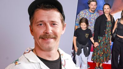 Bartosz Obuchowicz zabrał całą rodzinę na premierę filmu “Superman”. Jest dumnym ojcem trzech córek!