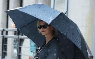 Kim Kardashian nie założyłaby aż tak krótkich szortów. Zrobiła to Taylor!