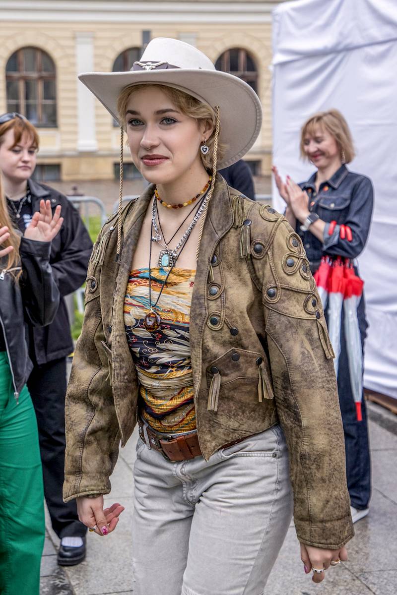 23-letnia Helena Englert znów zaskoczyła stylizacją. Pojawiła się na festiwalu OFF Camera