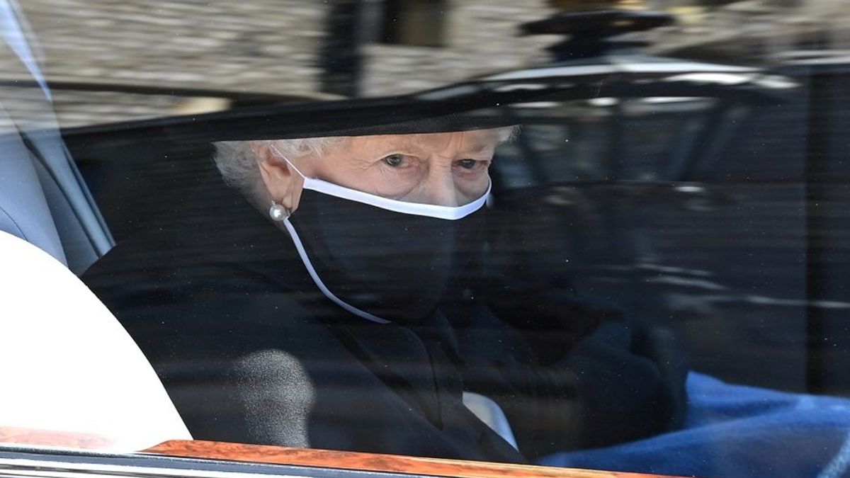 Królowa Elżbieta na pogrzebie księcia Filipa