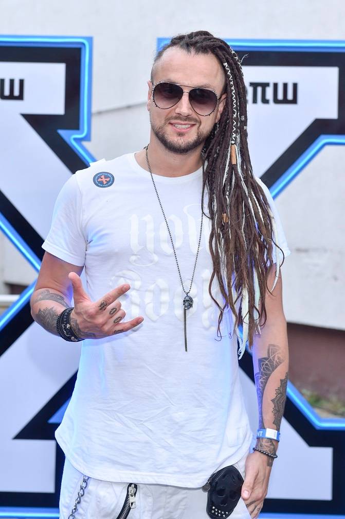 Pokaz Roberta Kupisza. Karolina Pisarek w odważnej sukience, Lara Gessler jak PAW, Kazadi w spódnicy z BYKIEM