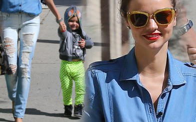 Miranda Kerr z synkiem na spacerze (FOTO)
