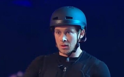 Samuel Koch sparaliżowany po wypadku na żywo (VIDEO)