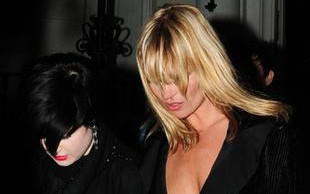 Zmordowana Kate Moss