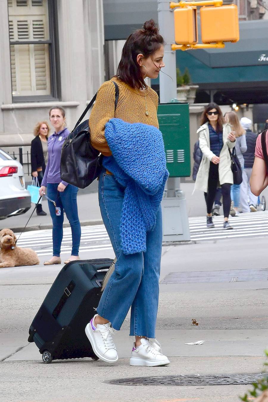 Katie Holmes z walizką