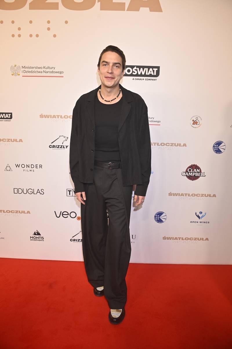 Wielka premiera filmu “Światłoczuła”. ODMIENIONY Nikodem Rozbicki, Kamil Nożyński, Ostaszewska… (FOTO)