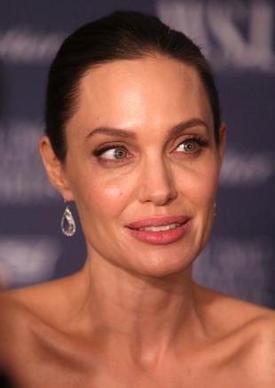 angelina-jolie-g-R1
