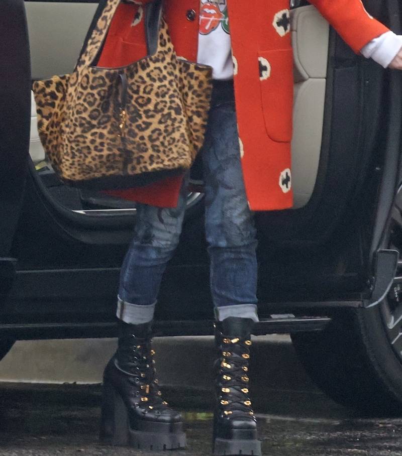 Tak dziś wygląda Jessica Simpson. Wybrała się z dziećmi do kina