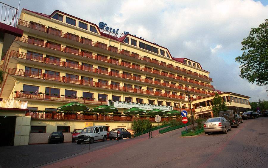 Jakie biznesy prowadził Tadeusz Gołębiewski? To miał być jego ostatni HOTEL nazywany DUBAJEM. Niestety nie doczekał się jego otwarcia