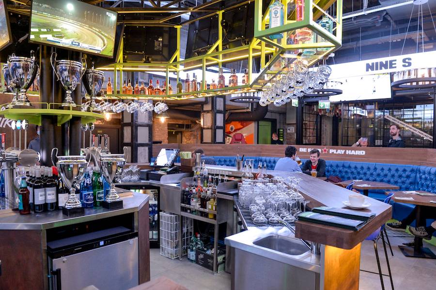 Restauracja Lewandowskiego już otwarta! Tak wygląda w środku (ZDJĘCIA)