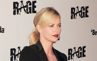 Charlize Theron w seksownej bombce (FOTO)