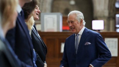 Były lokaj króla ujawnia jakie prezenty dostawali pracownicy rodziny królewskiej na święta