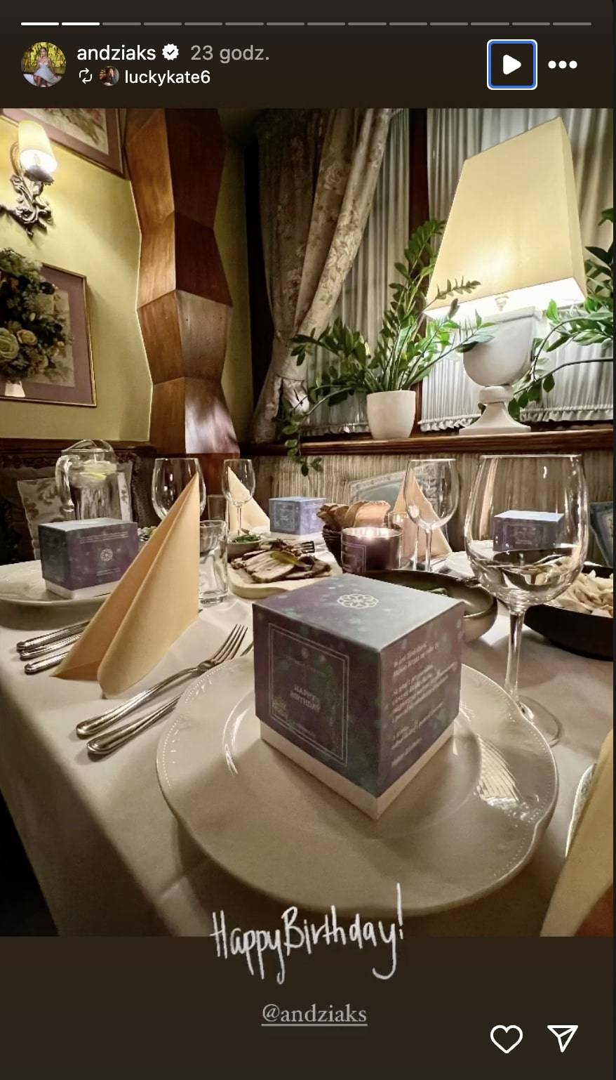 Andziaks świętuje 28. urodziny! Złota stylizacja za miliony, jedzenie gotowane na żywo?! (FOTO)