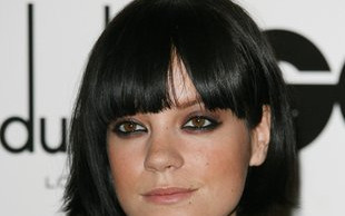 Lily Allen straciła dziewictwo w wieku 12 lat, “Tata zadzwonił na policję”