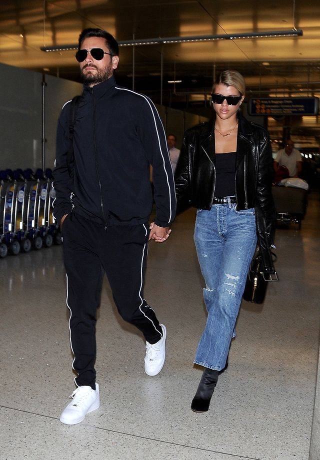 Scott Disick z Sofią Richie za rączkę na lotnisku (ZDJĘCIA)