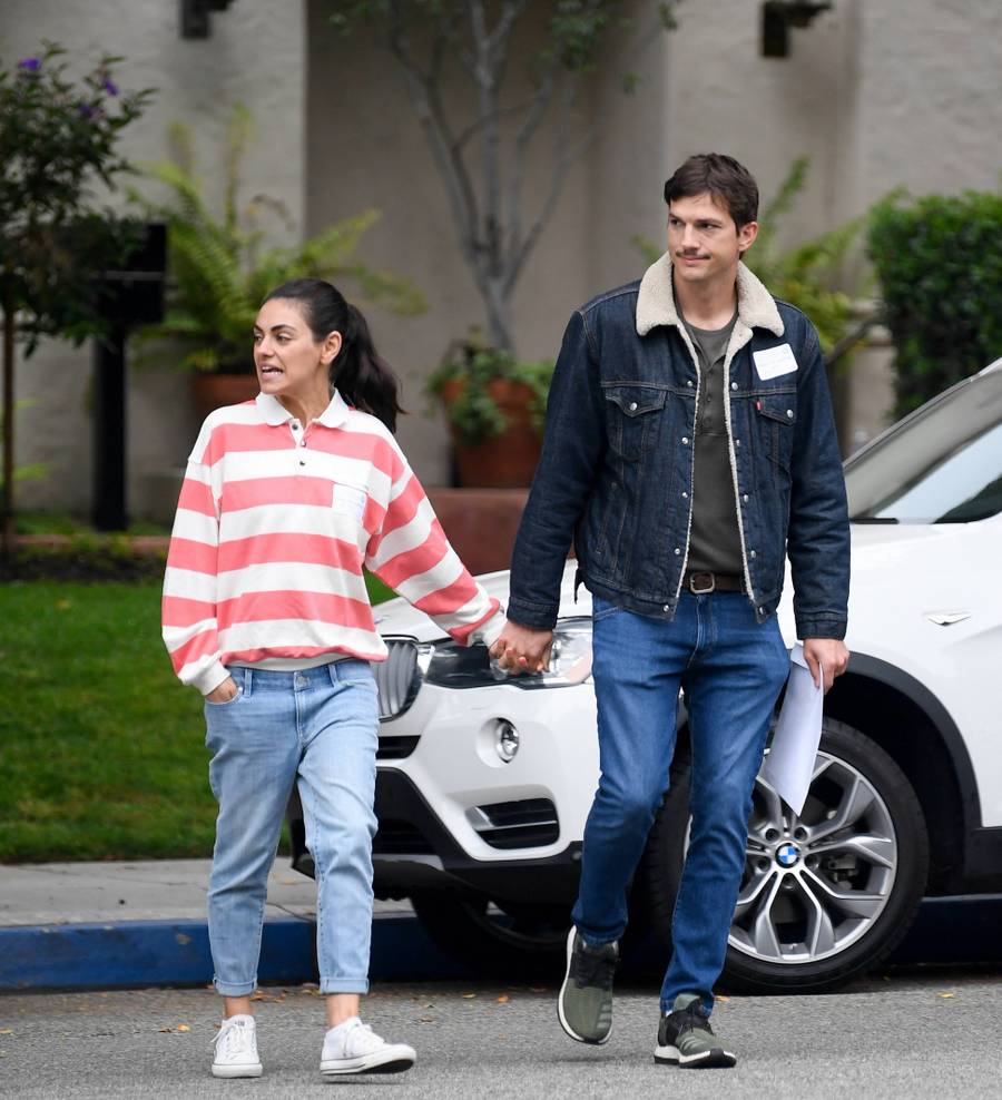 Załamany Ashton Kutcher z WĄSEM – na spacerze z Milą Kunis