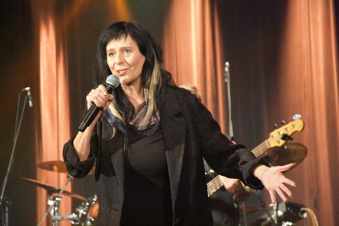 Wanda Kwietniewska mimo wieku emerytalnego nadal występuje na scenie, fot. KAPiF
