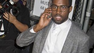Kanye West nasikał na dywan