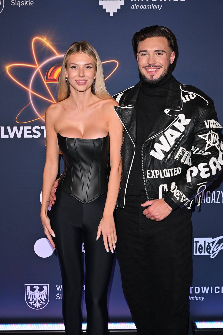 Leon Myszkowski z narzeczoną na Sylwestrze z Dwójką 2025, fot. KAPiF