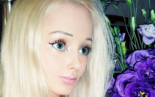 Valeria Lukyanova w miniaturowych szortach (Facebook)