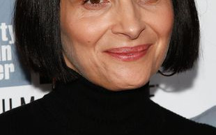 Ta peruka dodała aktorce dziesięć lat! (FOTO)