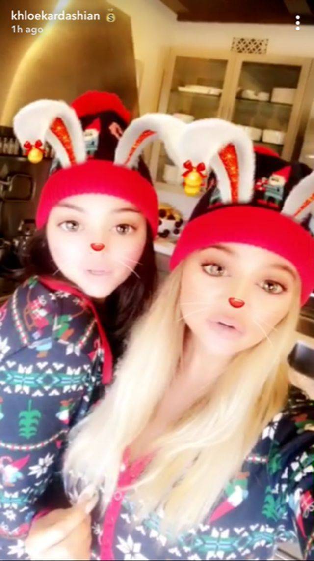 Ciężarna Kylie Jenner pokazała się na świątecznym śniadaniu Kardashianów