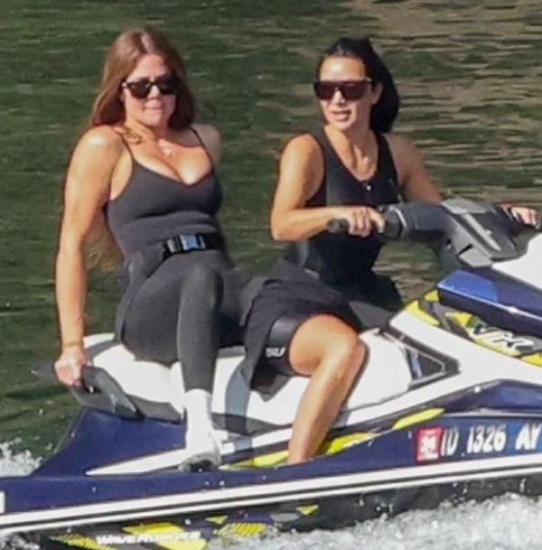 Kim i Khloe nad jeziorem Coeur d'Alene