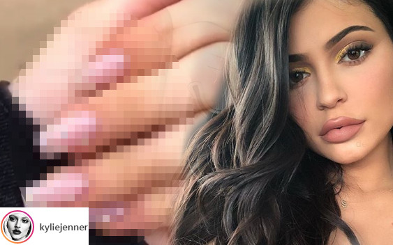 PRZEBARWIONE palce Kylie wywołały burzę. Jennerka nie dba o siebie!