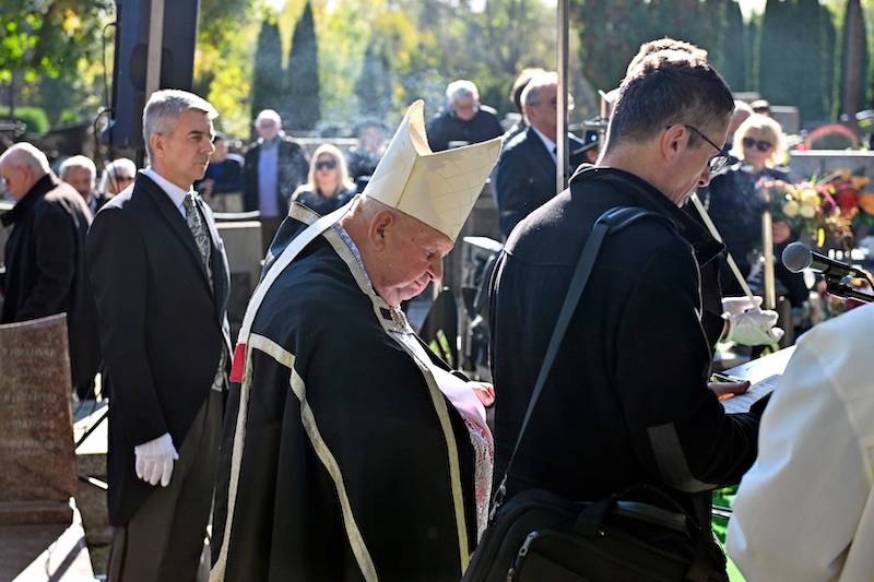 Pogrzeb Stanisława Radwana. Dorota Segda ze łzami w oczach żegna męża