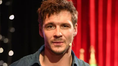 Roznerski pokazał zdjęcie z młodości. Już wtedy był przystojniakiem