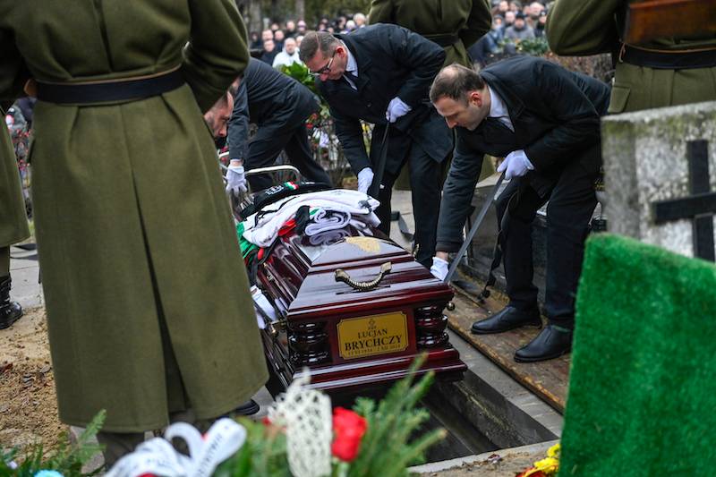 Pogrzeb Lucjana Brychczego. Tłumy piłkarzy i kibiców przyszły pożegnać legendę Legii Warszawa