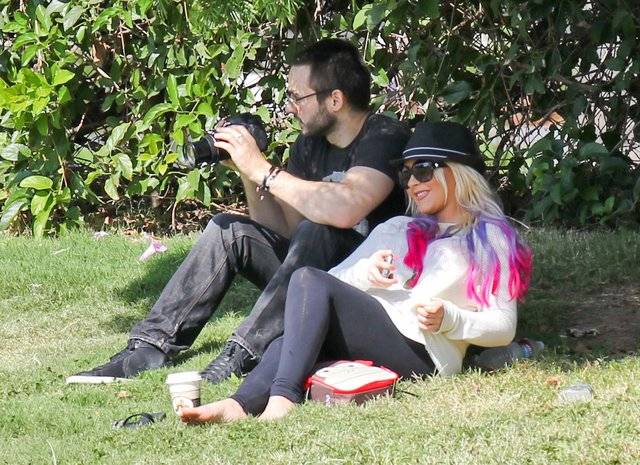 Christina Aguilera z synem i chłopakiem w parku