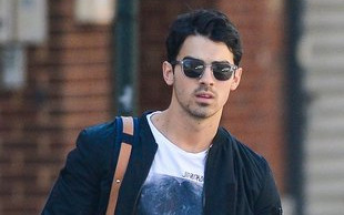 Joe Jonas chwali się swoją nową dziewczyną (FOTO)