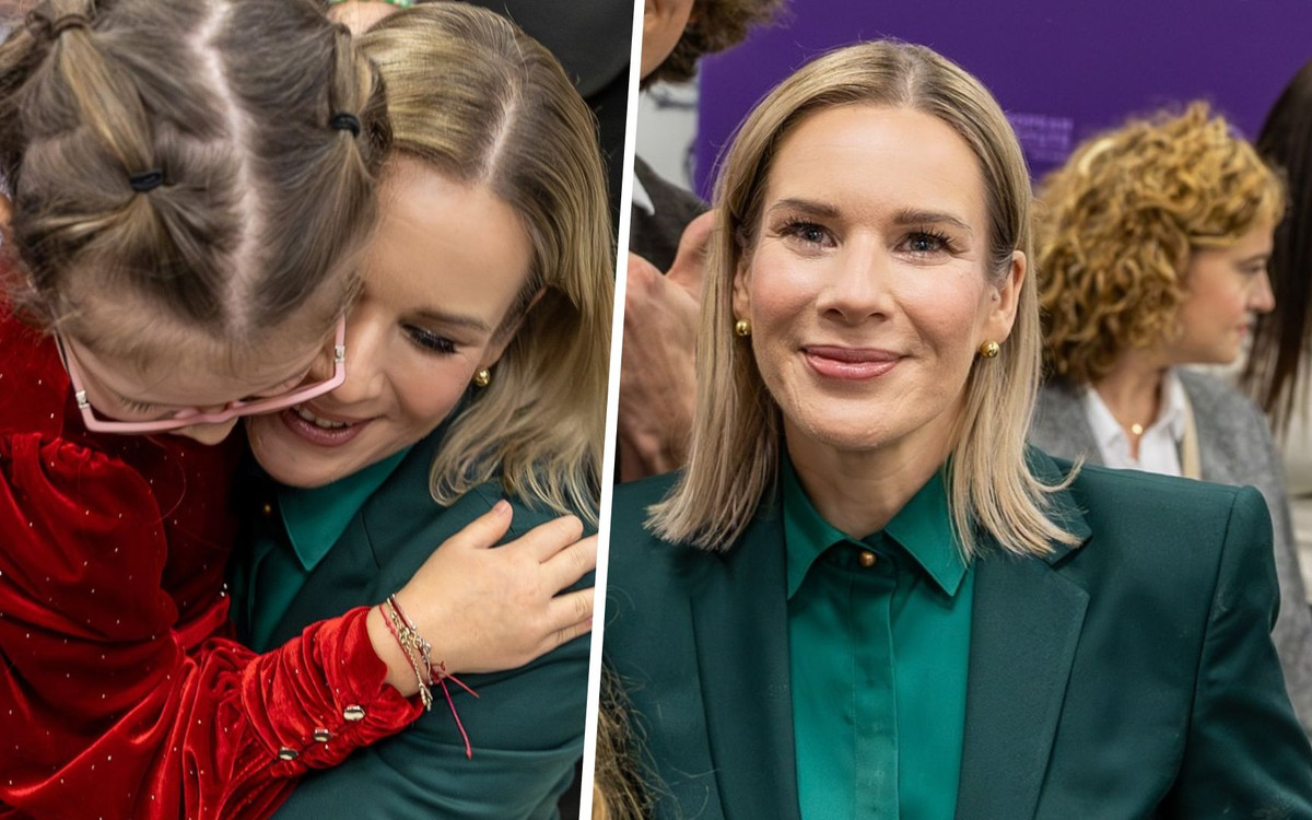 Tym razem na szmaragdowo! Marta Nawrocka zapięta po szyję zapozowała w klinice