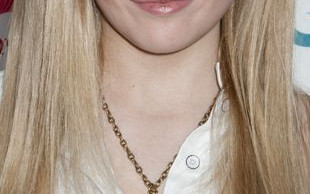 Abigail Breslin uwodzi fotoreporterów (FOTO)