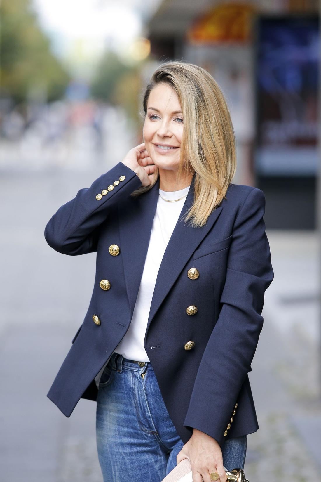 Małgorzata Rozenek-Majdan w granatowym żakiecie